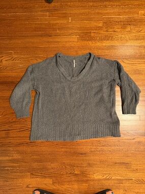 Free People Gray V-Neck Relaxed Knit Sweater